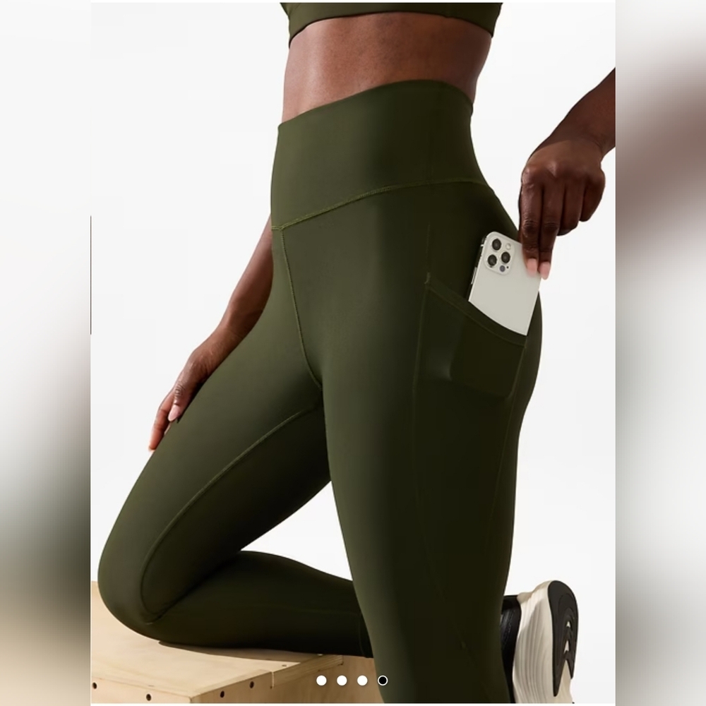 NWOT Athleta Interval Stash High Rise 7/8 Legging Size Small In Aspen Olive